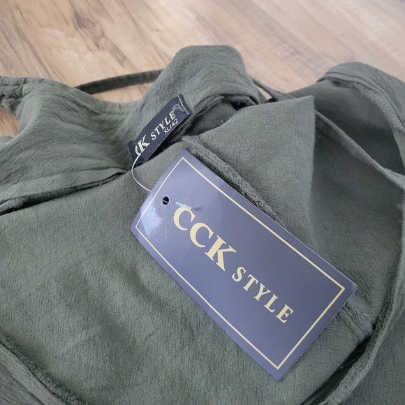 "New" Ladies Size XL Khaki Spaghetti Strap Pocket Romper - Picture 4 of 4